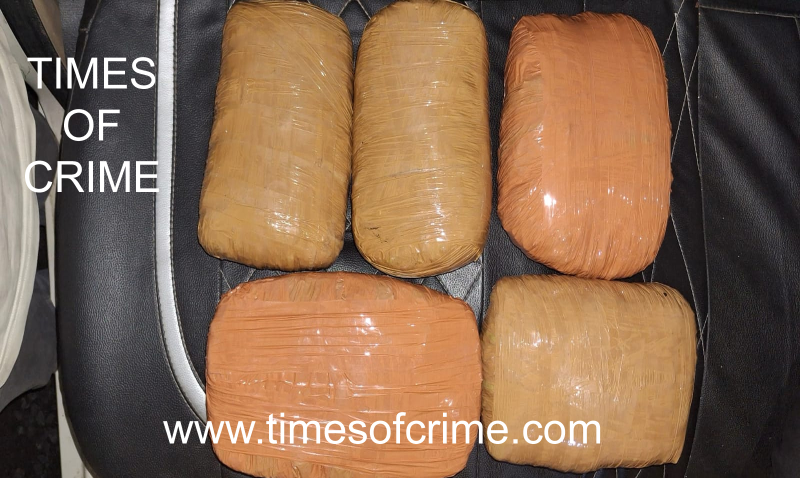 05 किलो 266 ग्राम गांजा कीमती लगभग 1 लाख 5 हजार रूपये का जप्त