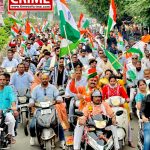 विधायक डॉ पांडे के नेतृत्व में निकली गई विशाल तिरंगा यात्रा, पूरी रैली में मात्र एक व्यक्ति ने हेलमेट पहना 