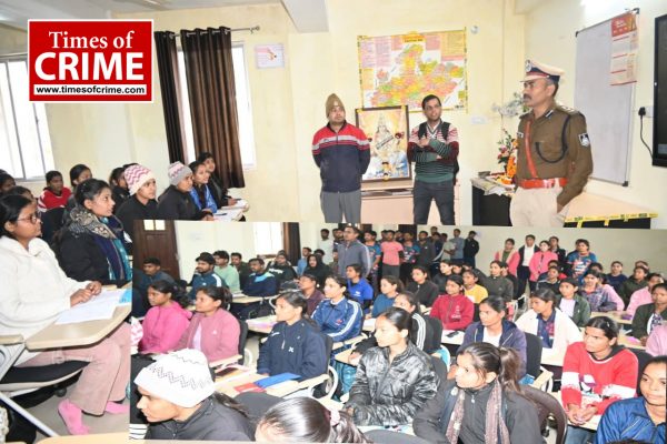 पुलिस कल्याणकारी योजना अंतर्गत पुलिस लाईन जबलपुर में प्रतियोगी परीक्षा की तैयारी कर रहे पुलिस परिवार एंव गरीब बच्चो हेतु संचालित एस.पी. की पाठशाला